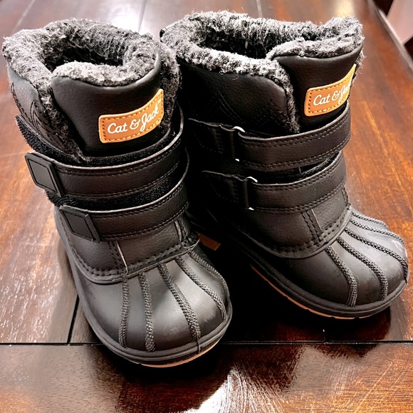 Lightly-worn Winter Boots for toddlers - Picture 1 of 4